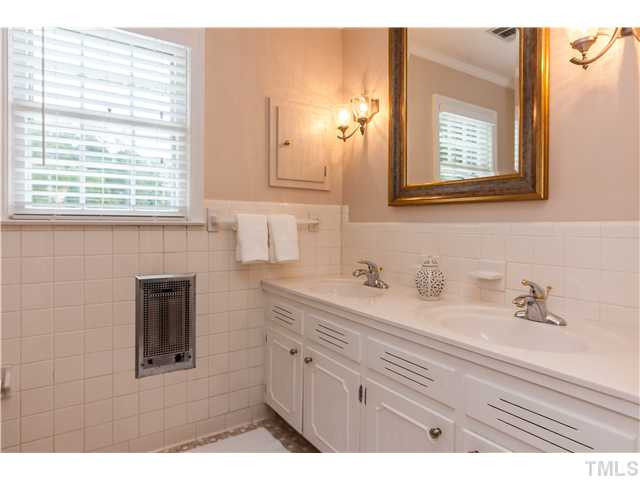 400 Foxhall Street Raleigh, NC 27609 - Photo 24 of 25 Bathroom