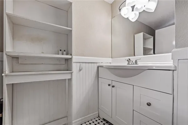 $2,199 | 1209 East Ida Street, Tampa, FL 33603