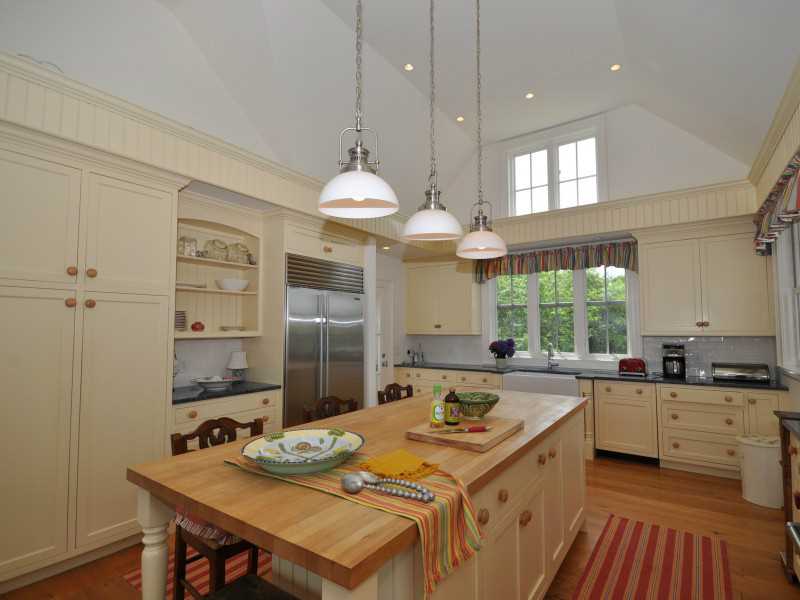 1351 Cooneymus Road Block Island, RI 02807 - Photo 5 of 25 Exterior Front.