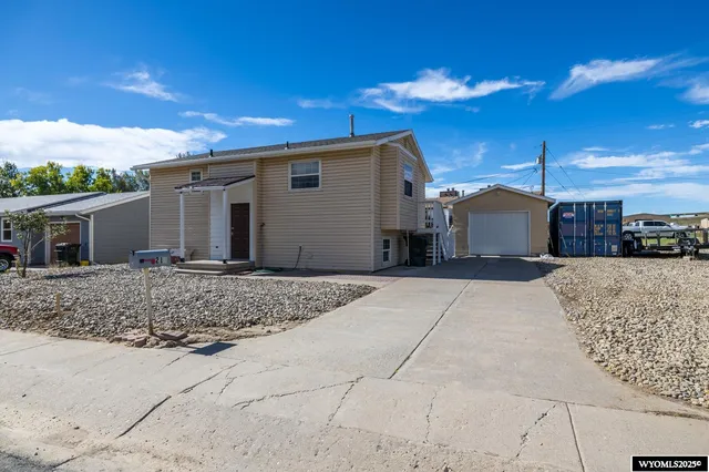 $215,000 | 210 Jolley Avenue, Douglas, WY 82633