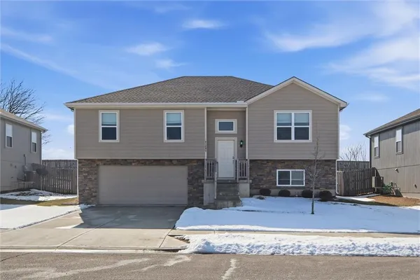 $349,900 | 21297 West 219th Street, Spring Hill, KS 66083