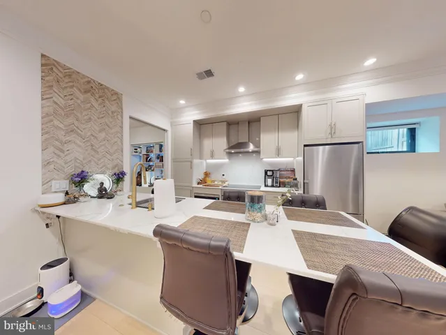 $3,295 | 2642 39th Street Northwest, Unit 2, Washington, DC 20007