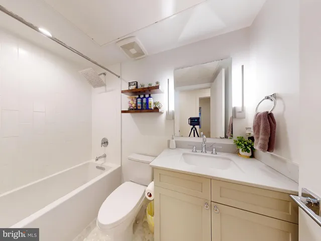 $3,295 | 2642 39th Street Northwest, Unit 2, Washington, DC 20007