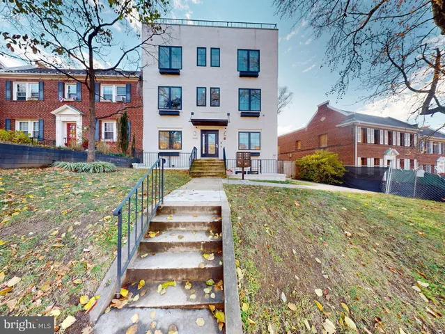 $3,295 | 2642 39th Street Northwest, Unit 2, Washington, DC 20007