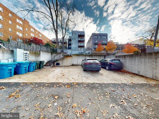 $3,295 | 2642 39th Street Northwest, Unit 2, Washington, DC 20007