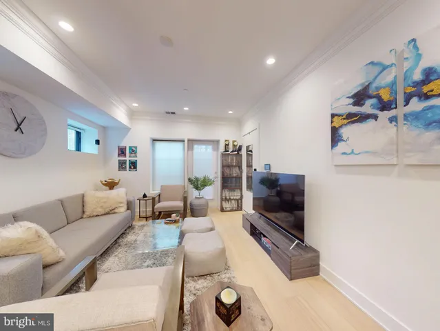 $3,295 | 2642 39th Street Northwest, Unit 2, Washington, DC 20007