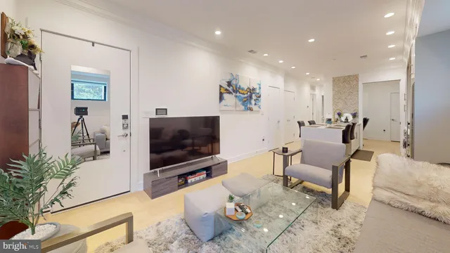 $3,295 | 2642 39th Street Northwest, Unit 2, Washington, DC 20007