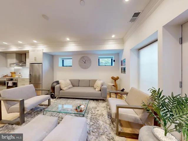 $3,295 | 2642 39th Street Northwest, Unit 2, Washington, DC 20007