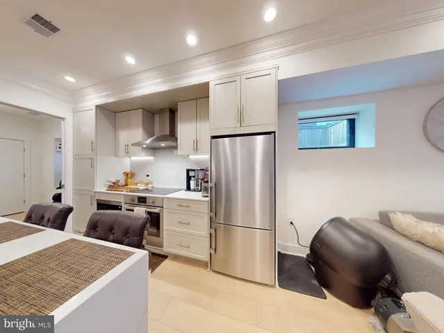 $3,295 | 2642 39th Street Northwest, Unit 2, Washington, DC 20007