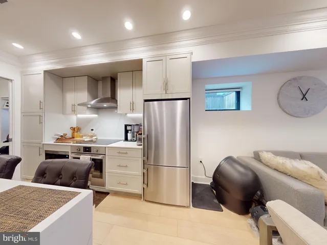 $3,295 | 2642 39th Street Northwest, Unit 2, Washington, DC 20007