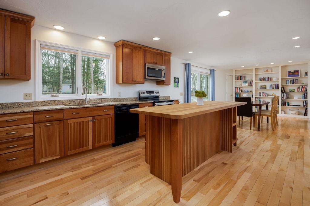 66 Oak Ridge Road Lebanon, NH 03784 - Photo 5 of 59