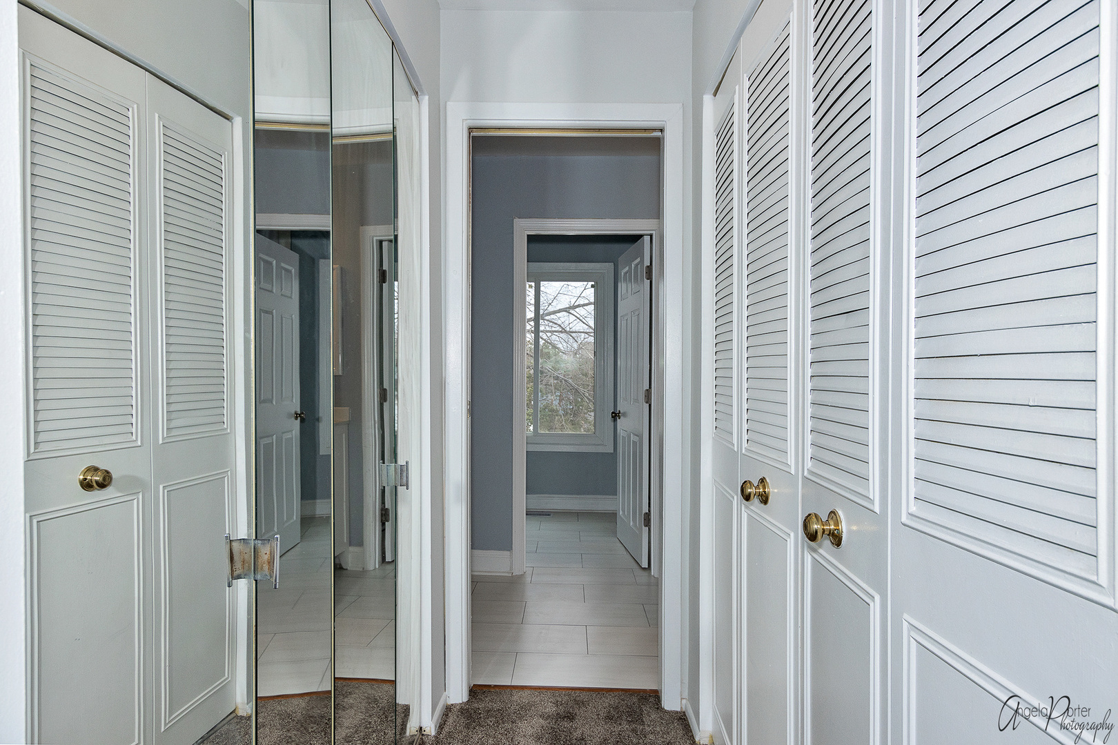 452 Maple Drive Wheeling, IL 60090 - Photo 15 of 30 a view of a bathroom with a glass door and windows