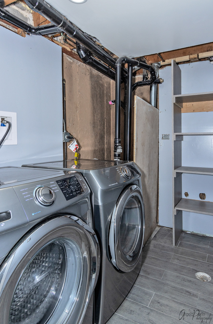 452 Maple Drive Wheeling, IL 60090 - Photo 28 of 30 a utility room with a washing machine