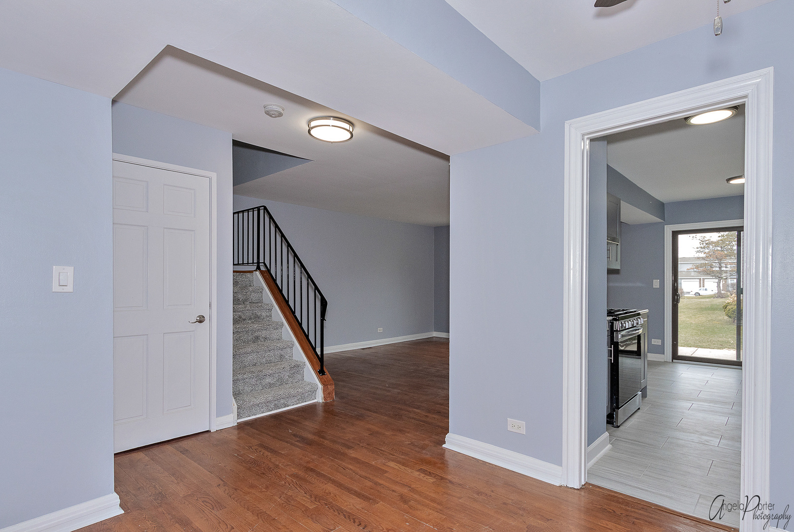 452 Maple Drive Wheeling, IL 60090 - Photo 4 of 30 a view of a hallway with wooden floor and entryway