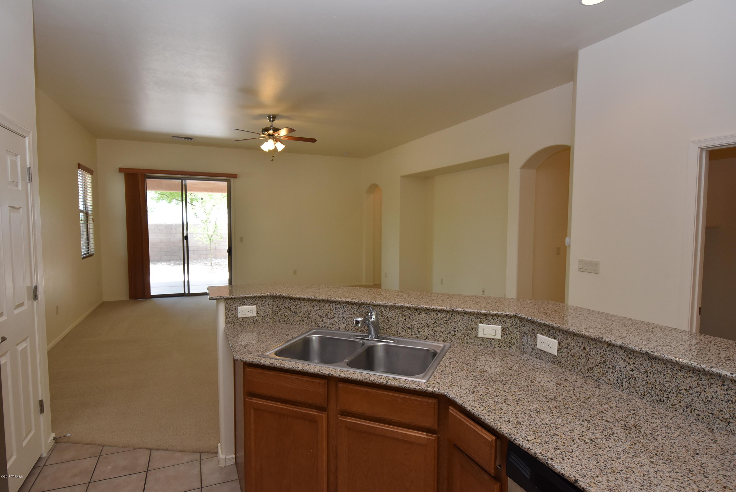 12823 Bloomington Loop Tucson, AZ 85755 - Photo 9 of 39
