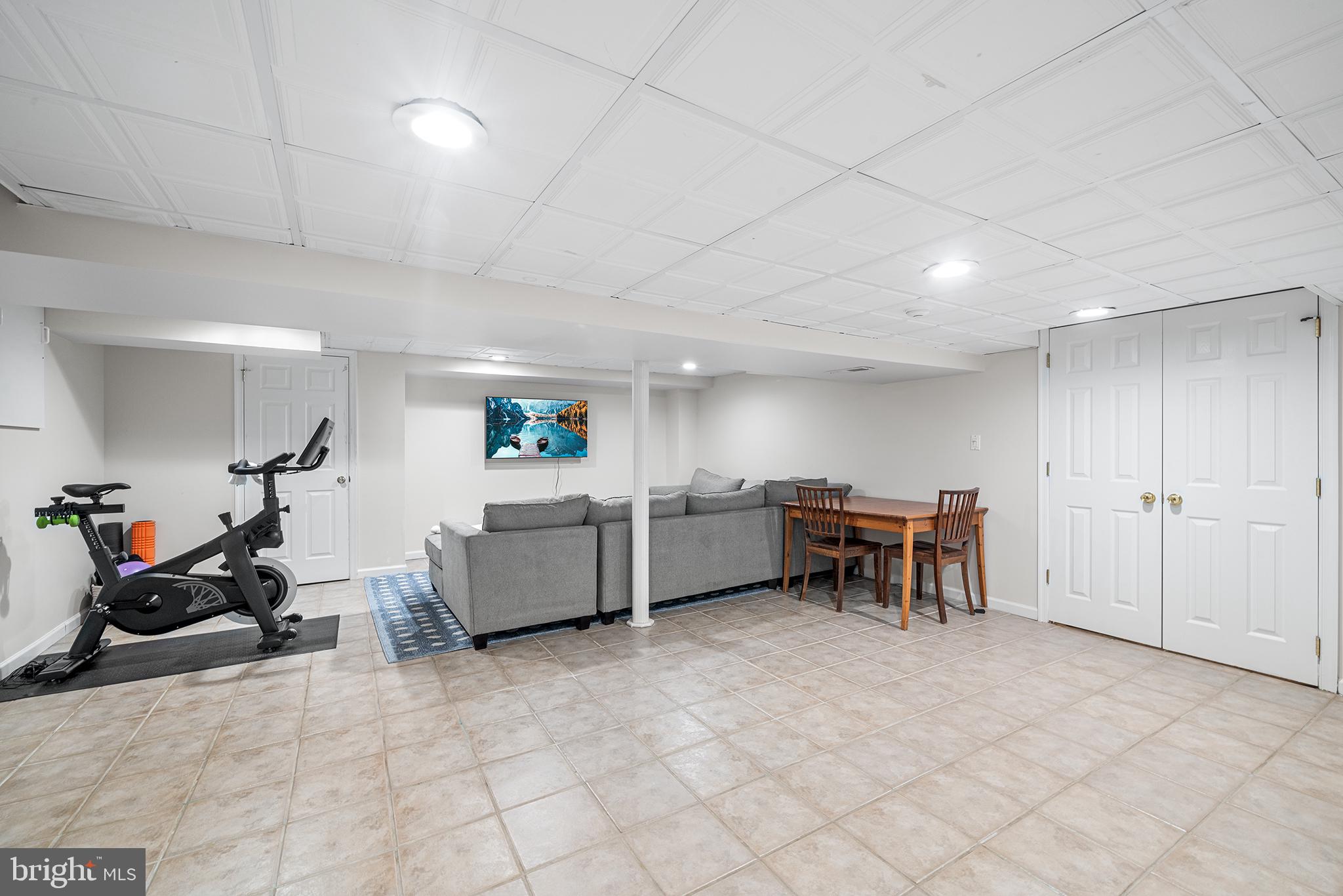48 Northwoods Road Wayne, PA 19087 - Photo 25 of 31 a living room with furniture and a table