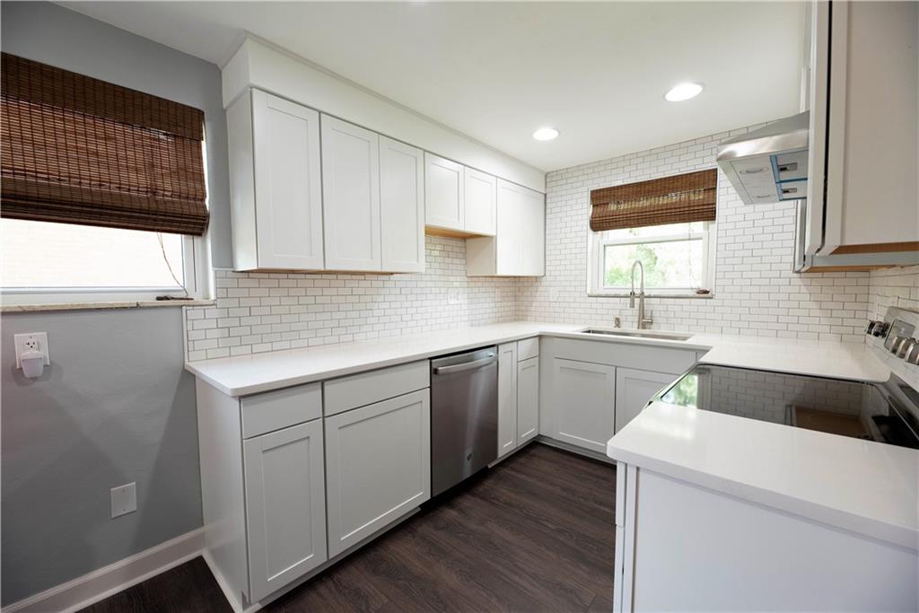 5339 Blossom Road Pittsburgh, PA 15236 - Photo 5 of 14 Gallery Image 5