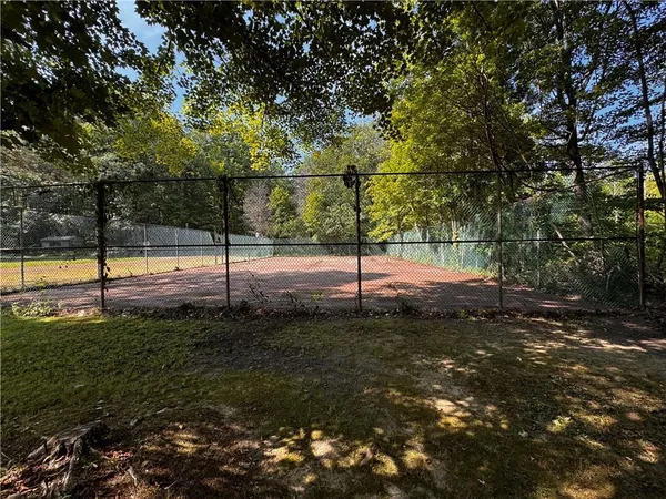 a view of a yard with a tree