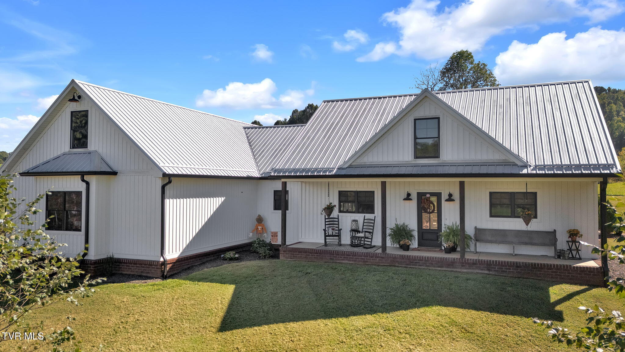 136 Shepherd Road Johnson City, TN 37601 - Photo 1 of 50 3-web-or-mls-DJI_20241011113502_0049_D