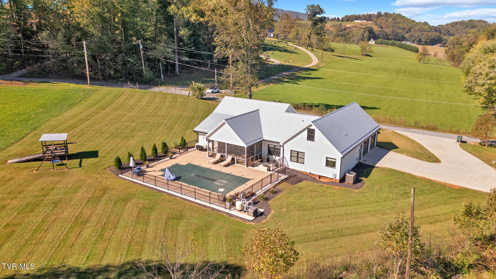 136 Shepherd Road Johnson City, TN 37601 - Photo 43 of 50 4-web-or-mls-DJI_20241011113522_0052_D