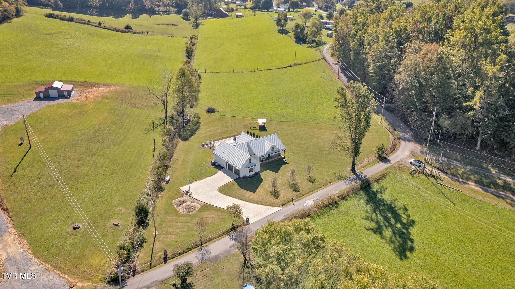 136 Shepherd Road Johnson City, TN 37601 - Photo 44 of 50 5-web-or-mls-DJI_20241011113648_0057_D