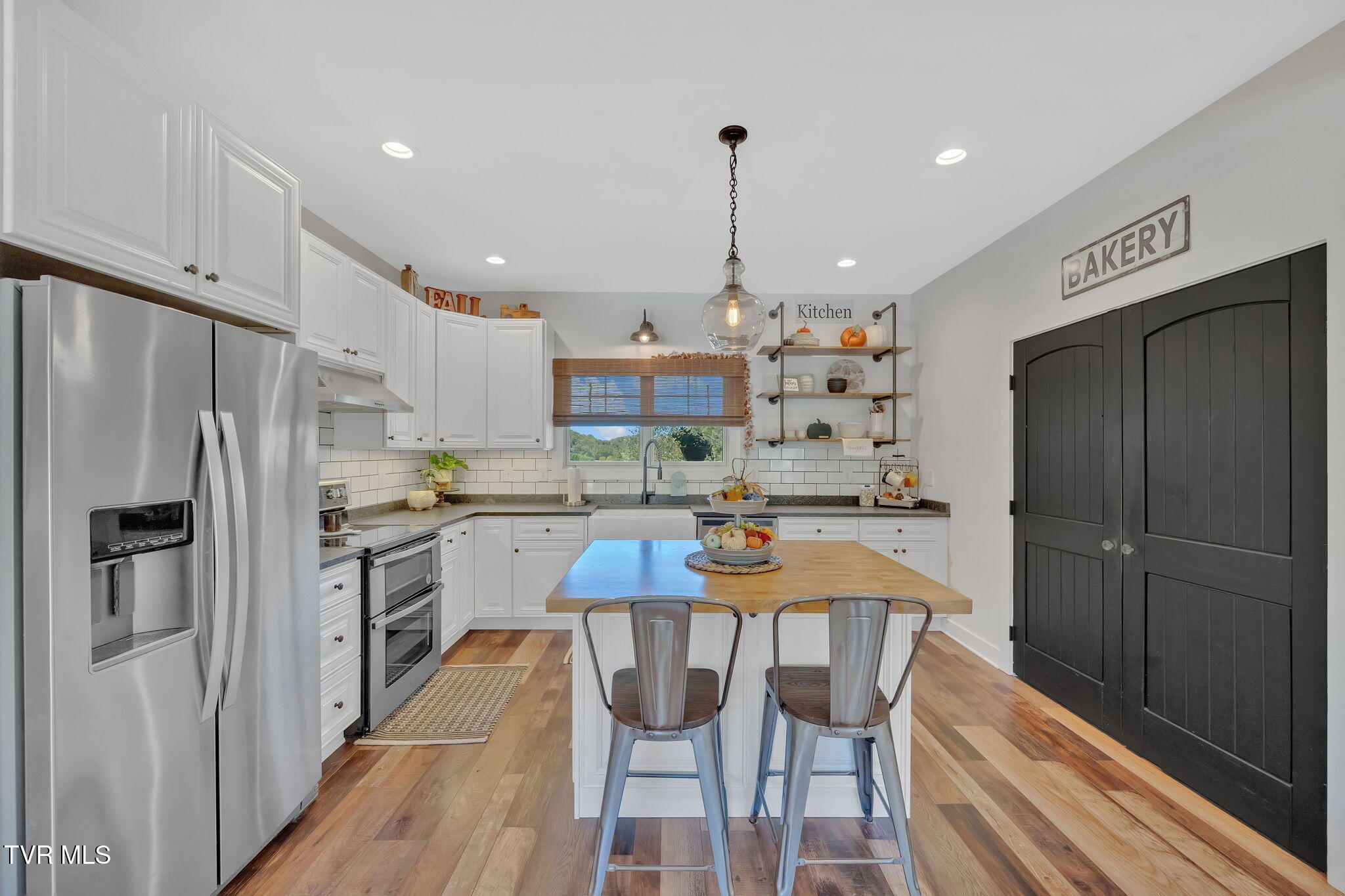 136 Shepherd Road Johnson City, TN 37601 - Photo 8 of 50 23-web-or-mls-DSC05673