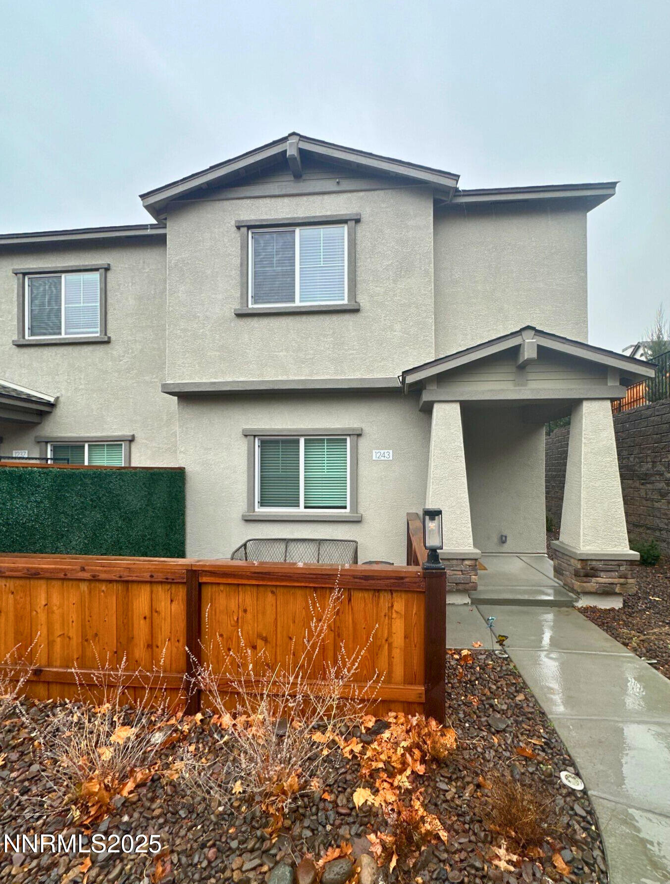 2a7b2f35-8055-4165-b957-b5a93f5d2d0b