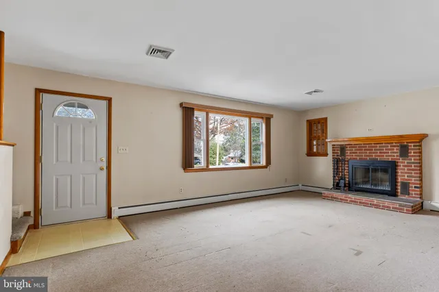 $319,900 | 1243 Hillside Drive, Mechanicsburg, PA 17055