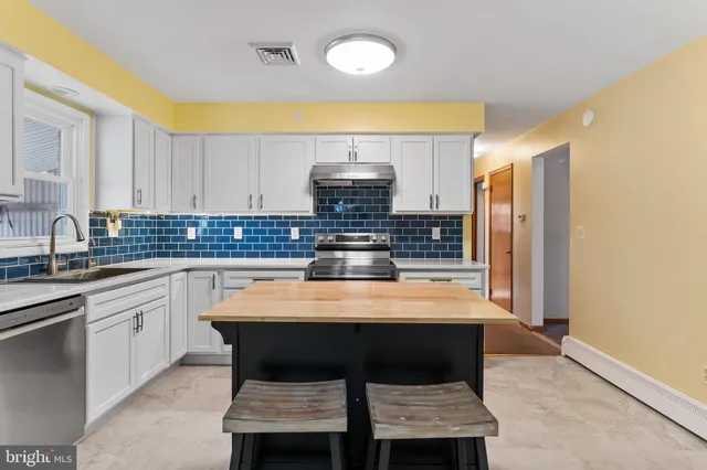 $319,900 | 1243 Hillside Drive, Mechanicsburg, PA 17055