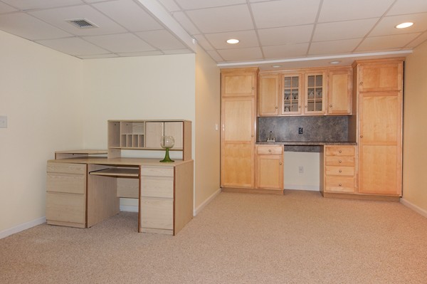 53 Lancaster Road, Unit 10 Clinton, MA 01510 - Photo 15 of 20 a kitchen with a stove a sink and a refrigerator
