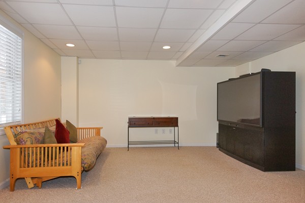53 Lancaster Road, Unit 10 Clinton, MA 01510 - Photo 16 of 20 a room with furniture and a window