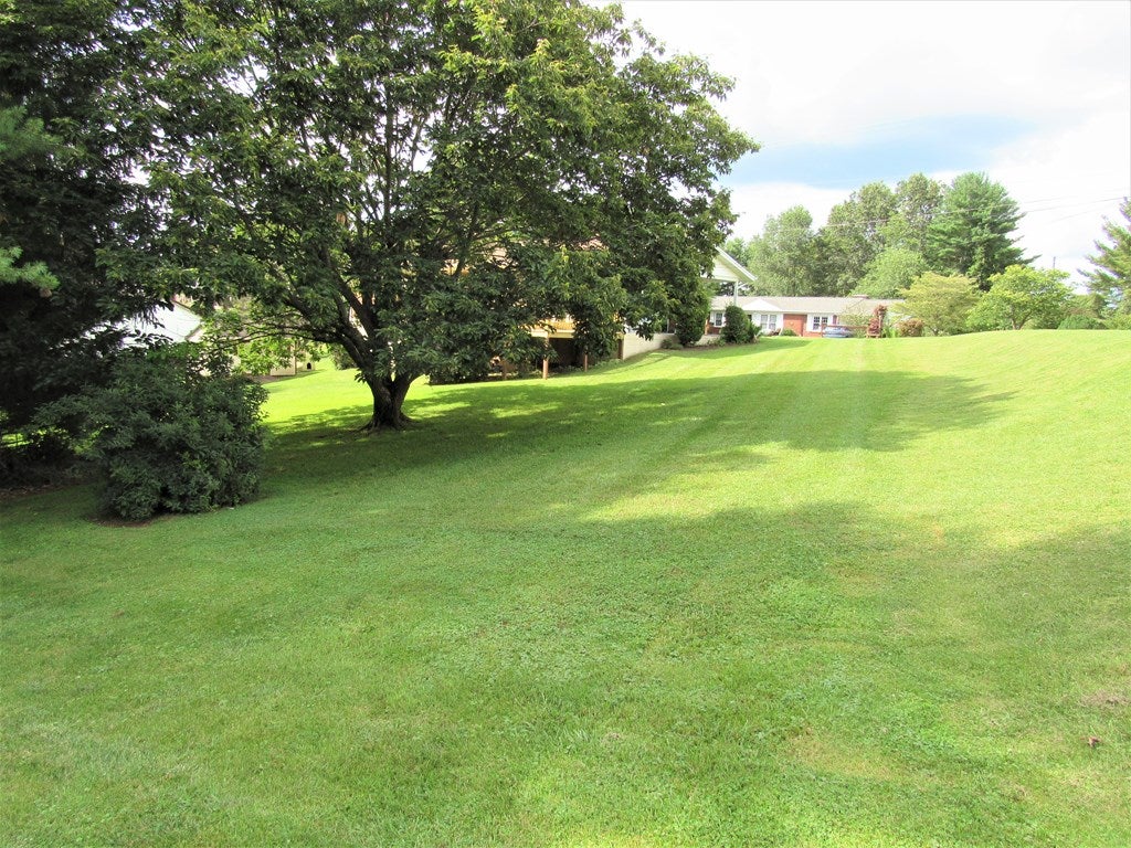 105 Armory Road Galax, VA 24333 - Photo 9 of 38 Gallery Image 9