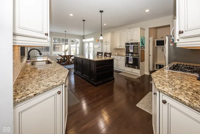 $990,000 | 11504 Willow Bend Drive, Zionsville, IN 46077