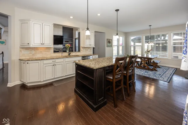 $990,000 | 11504 Willow Bend Drive, Zionsville, IN 46077