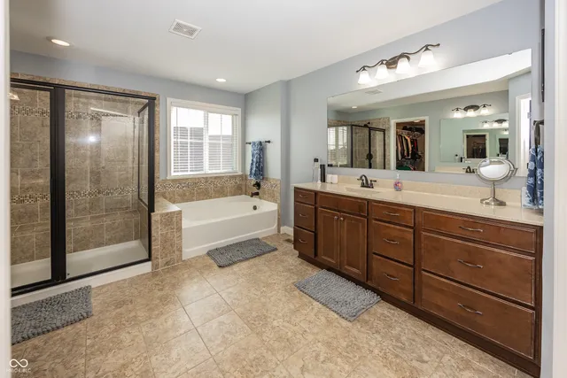 $990,000 | 11504 Willow Bend Drive, Zionsville, IN 46077