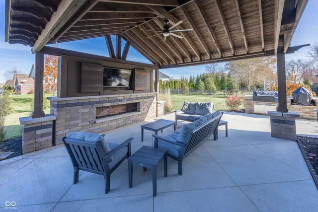 $990,000 | 11504 Willow Bend Drive, Zionsville, IN 46077