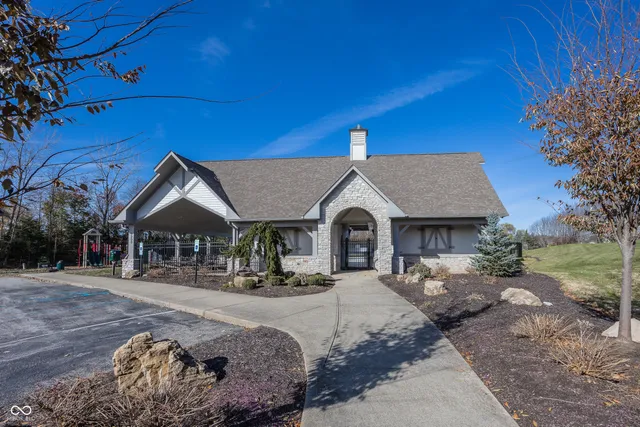 $990,000 | 11504 Willow Bend Drive, Zionsville, IN 46077