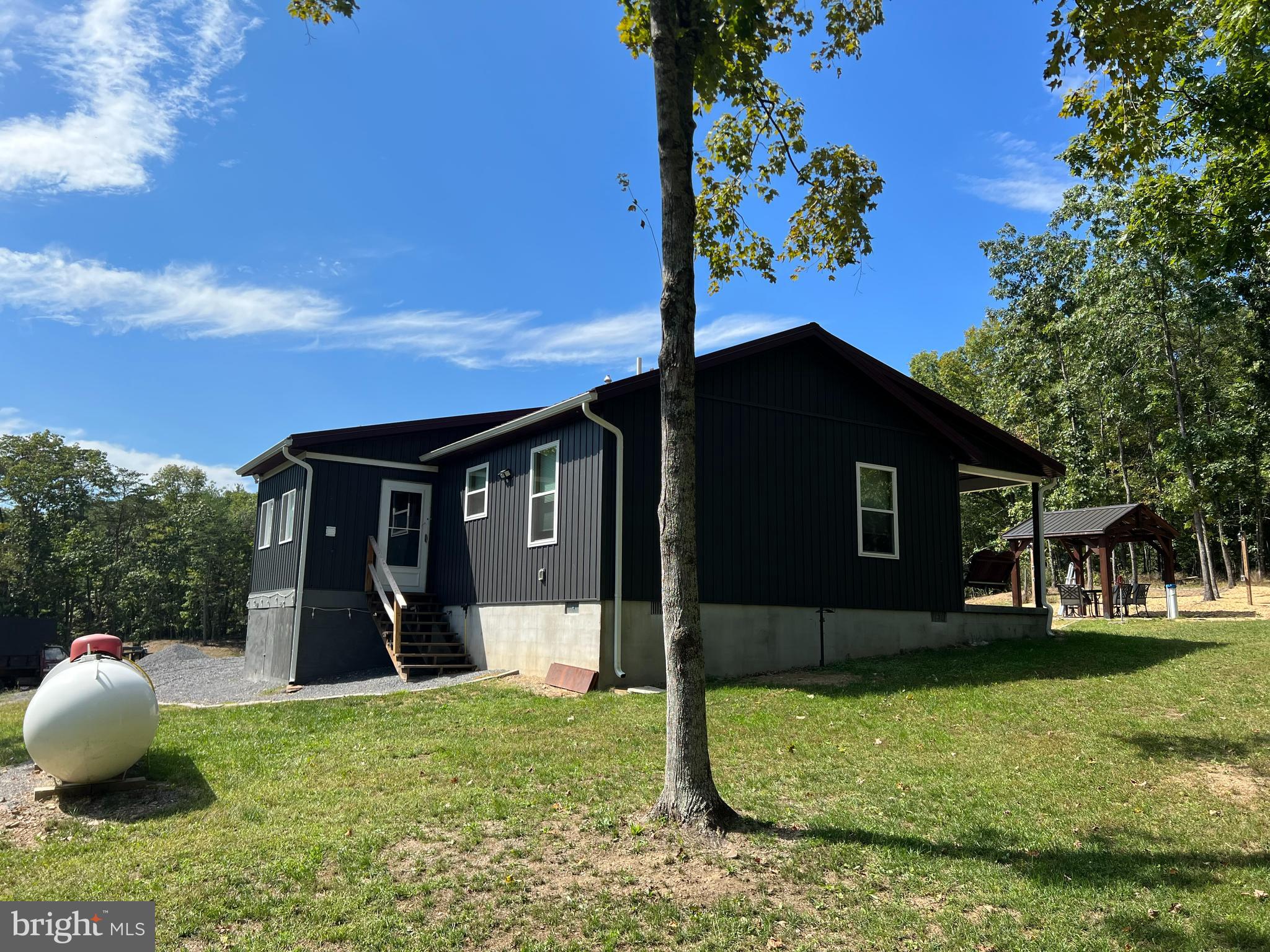 140 McCoy Road Berkeley Springs, WV 25411 - Photo 4 of 35
