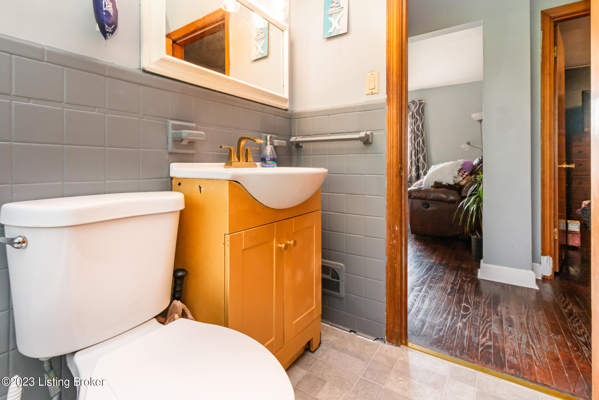 3416 Janell Road Louisville, KY 40216 - Photo 15 of 22 Full Bathroom