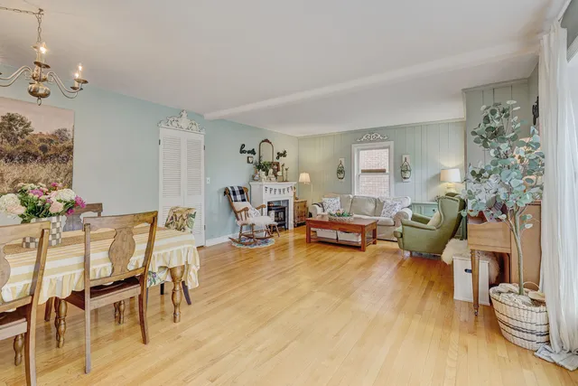 $449,900 | 832 Sylviawood Avenue, Park Ridge, IL 60068