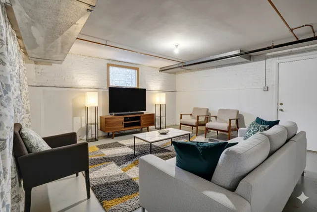 $449,900 | 832 Sylviawood Avenue, Park Ridge, IL 60068