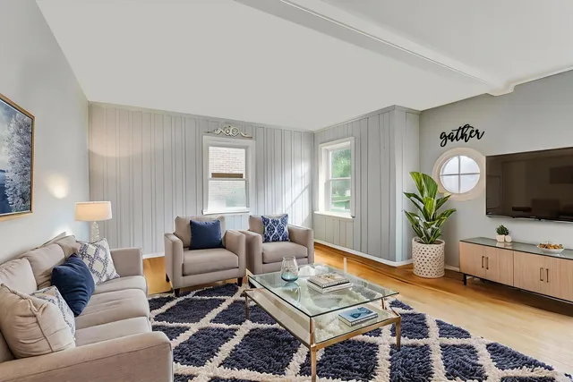 $449,900 | 832 Sylviawood Avenue, Park Ridge, IL 60068