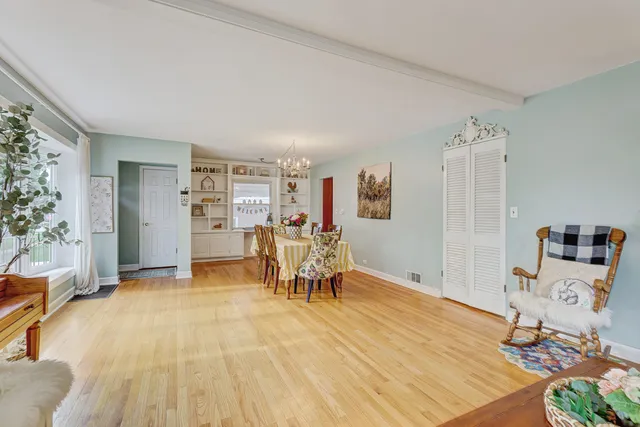 $449,900 | 832 Sylviawood Avenue, Park Ridge, IL 60068