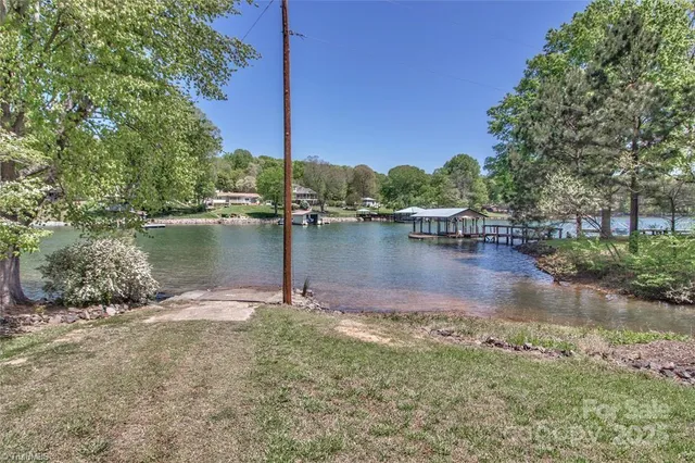 $839,000 | 4271 Candlewood Drive, Sherrills Ford, NC 28673