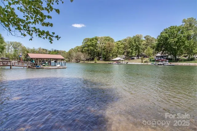 $839,000 | 4271 Candlewood Drive, Sherrills Ford, NC 28673