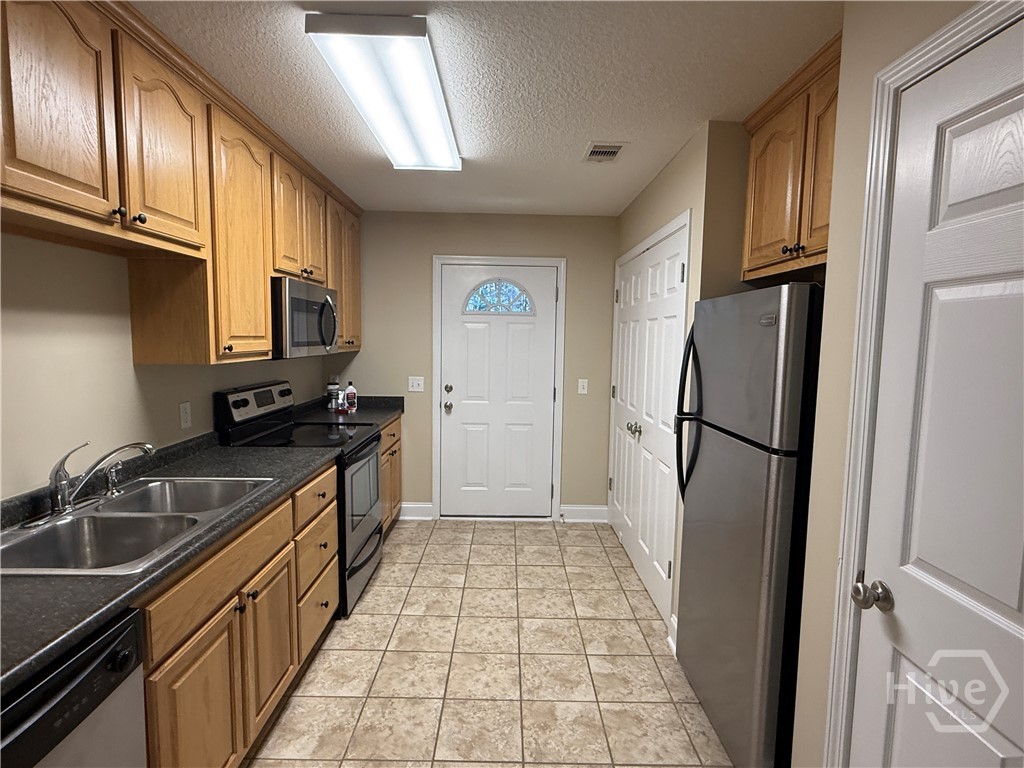 112 Lakeview Commons Drive Statesboro, GA 30461 - Photo 6 of 14