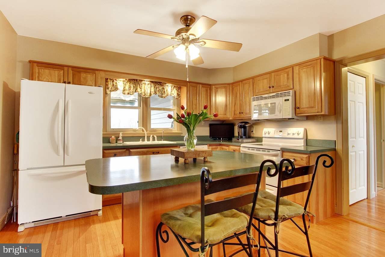 6509 Lake Road York, PA 17403 - Photo 4 of 28