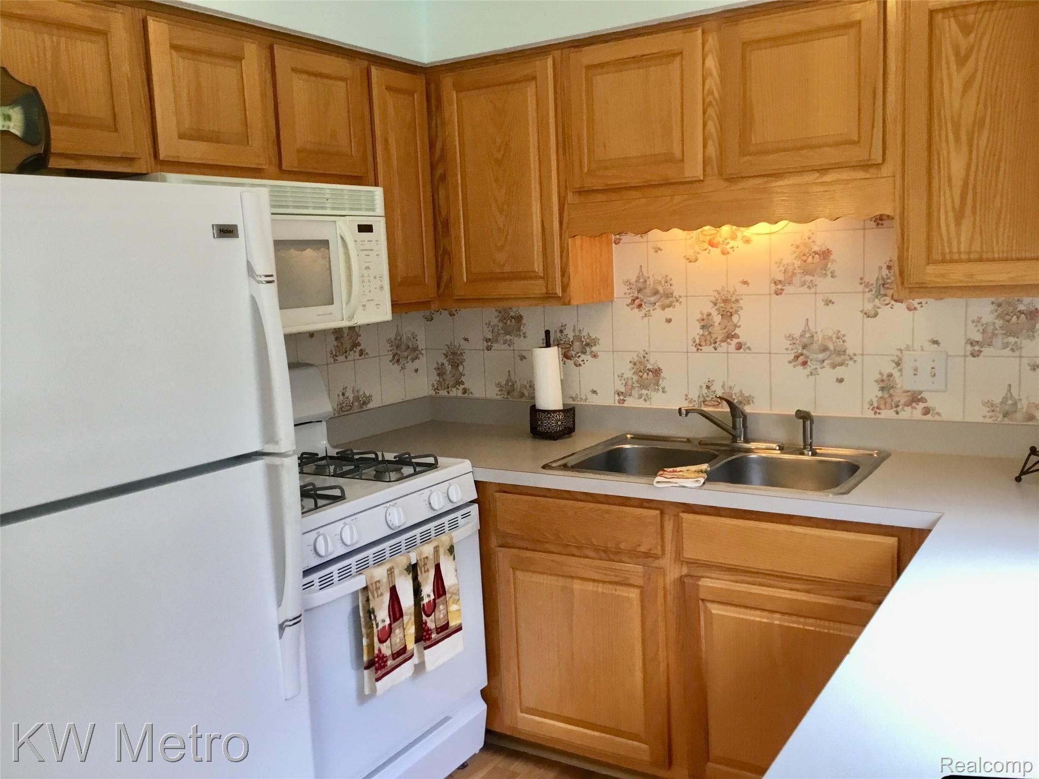 67976 Van Dyke Road, Unit 13 Washington, MI 48095 - Photo 11 of 23 Built-in Microwave