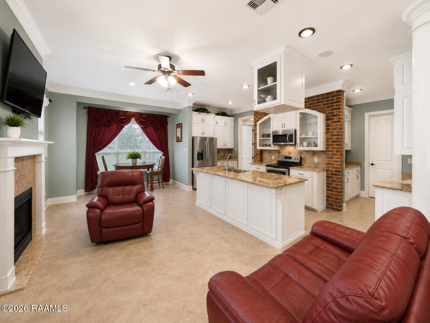 2406 Belle Ruelle Street New Iberia, LA 70563 - Photo 12 of 46