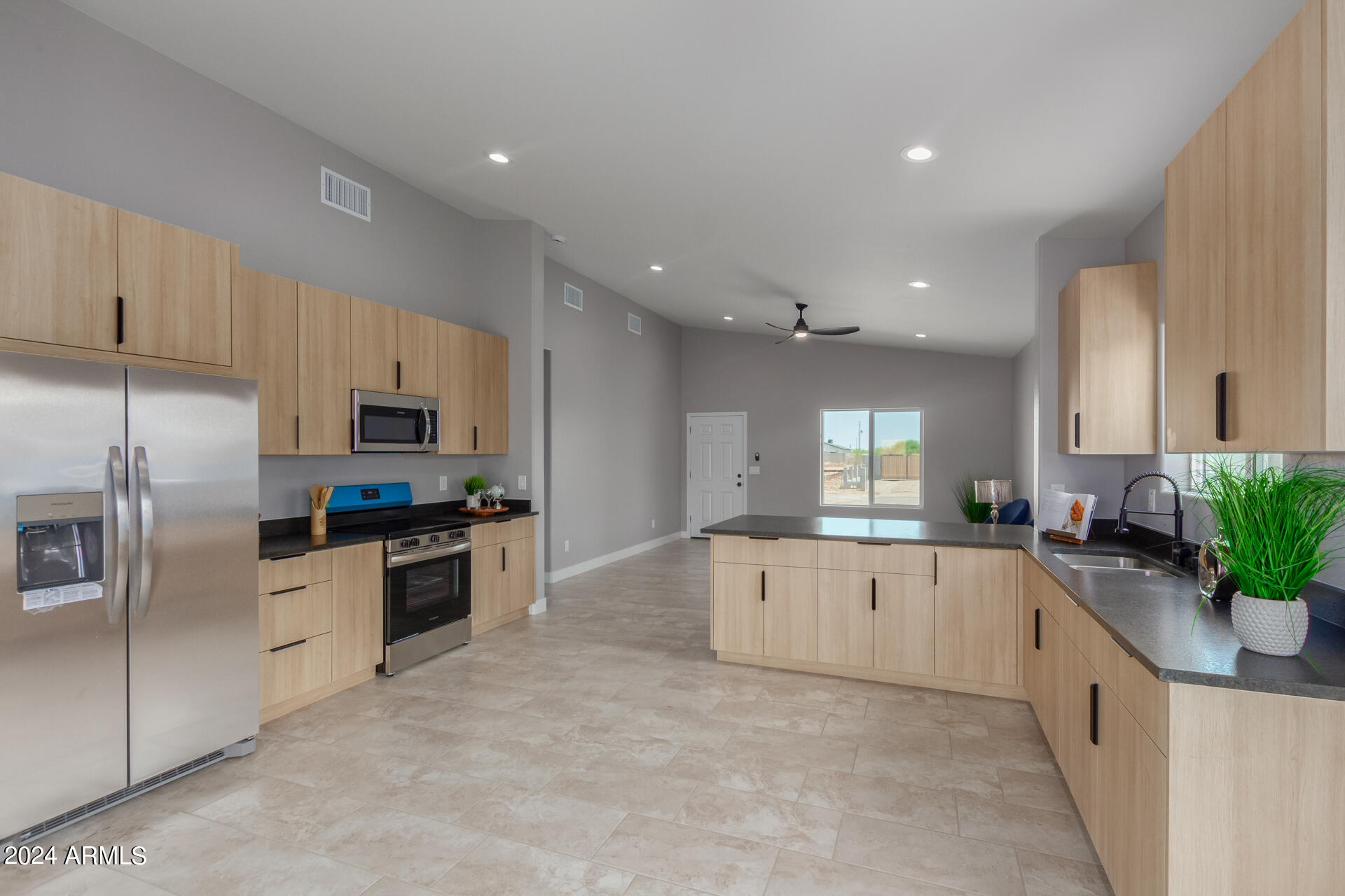 31824 North Poplar Street Wittmann, AZ 85361 - Photo 9 of 27 09 - Poplar